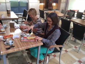 Janet and Norma enjoy breakfast Jaen 14